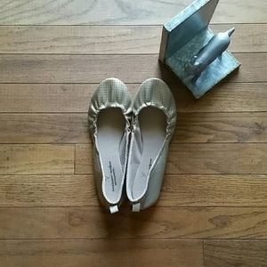 AEO Gold Tone Pinpoint Flats, Size 6.